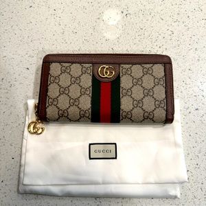 Women’s Gucci wallet